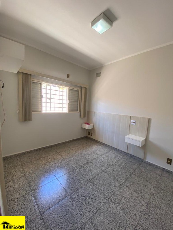 Casa com 4 quartos à venda e aluguel, 300m² — foto 13 de 22