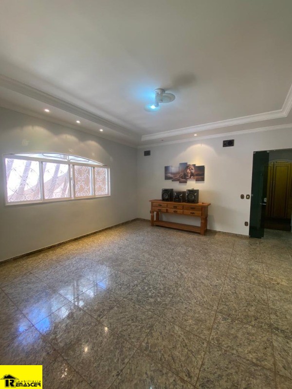 Casa com 3 quartos para aluguel, 1150m² — foto 2 de 16