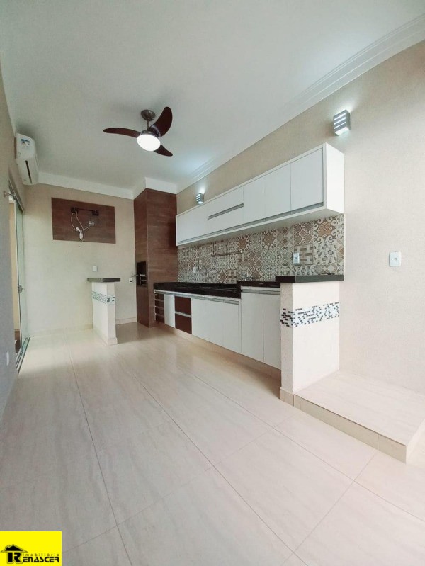 Casa com 3 quartos à venda, 200m² — foto 17 de 21