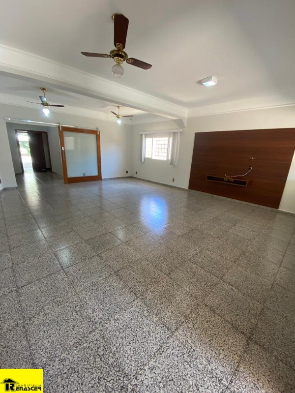 Casa com 4 quartos à venda e aluguel, 300m² — foto 4 de 22
