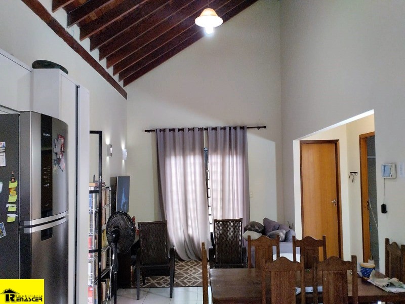 Casa com 3 quartos à venda, 200m² — foto 5 de 8