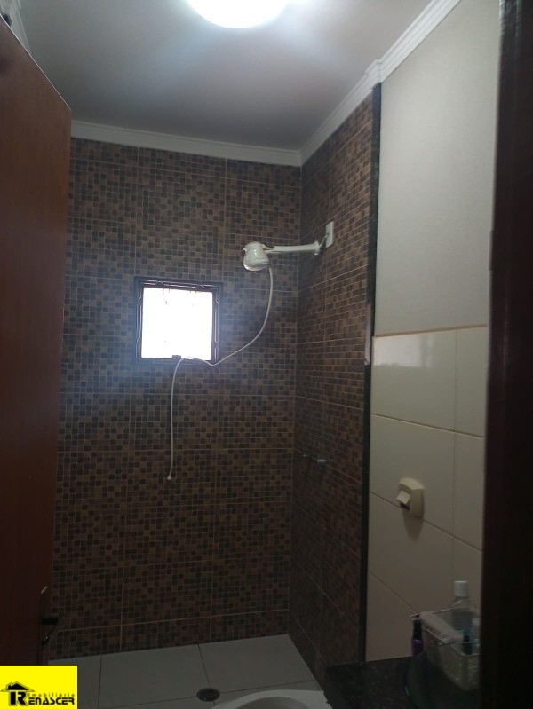 Casa com 3 quartos à venda — foto 2 de 21