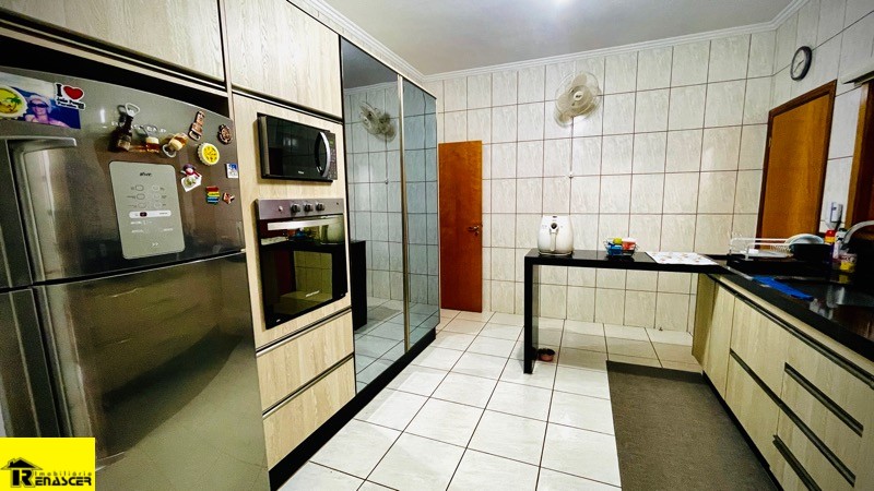 Casa com 3 quartos à venda e aluguel, 380m² — foto 8 de 28