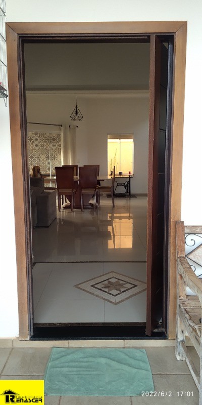 Casa de Condomínio com 3 quartos à venda — foto 2 de 35