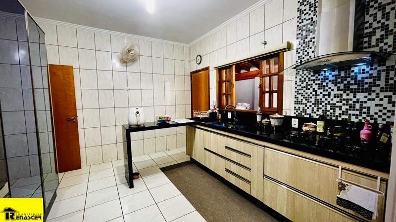 Casa com 3 quartos à venda e aluguel, 380m² — foto 10 de 28