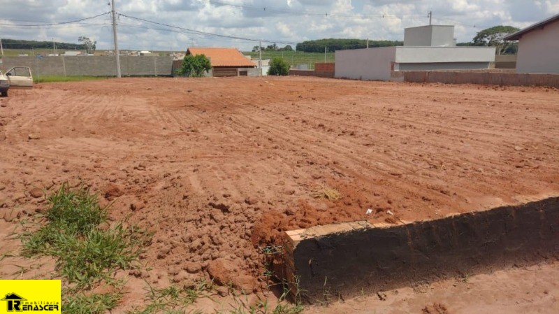 Terreno / Lote / Condomínio  à venda, 348m² — foto 1 de 10