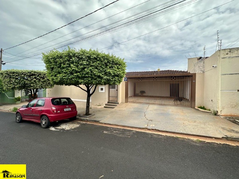 Casa com 3 quartos à venda — foto 2 de 27