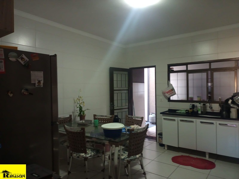 Casa com 3 quartos à venda — foto 8 de 21
