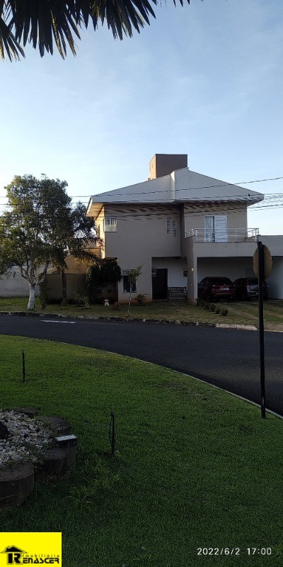 Casa de Condomínio com 3 quartos à venda — foto 1 de 35