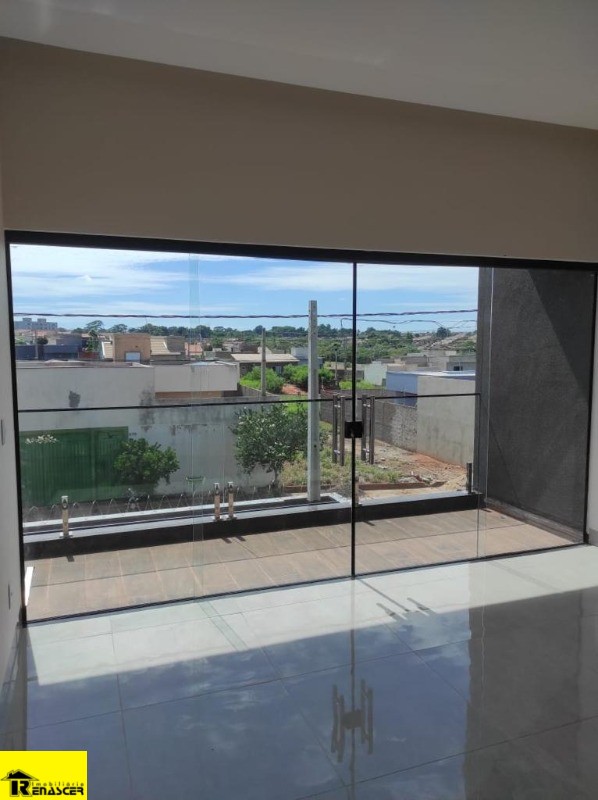 Casa com 3 quartos à venda, 200m² — foto 2 de 29