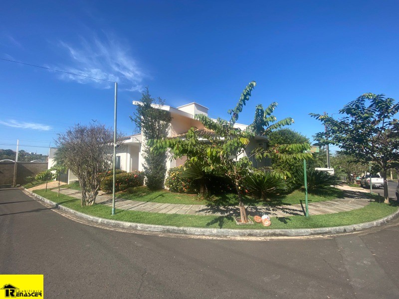 Casa de Condomínio com 4 quartos à venda, 220m² — foto 2 de 20