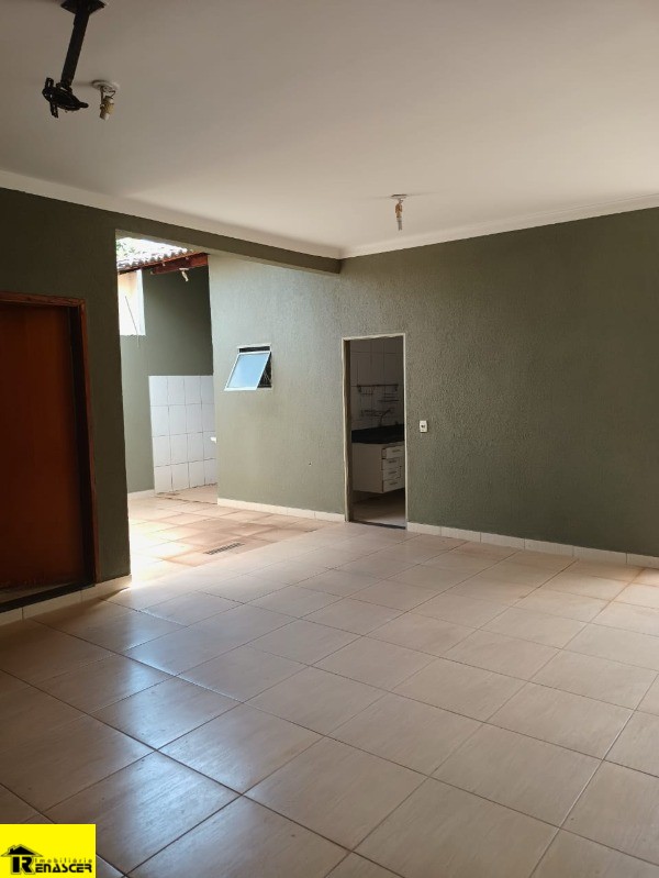 Casa com 3 quartos à venda, 200m² — foto 2 de 19