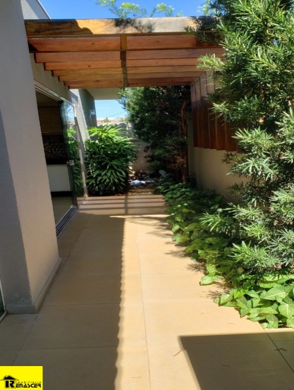 Casa de Condomínio com 3 quartos à venda e aluguel, 199m² — foto 10 de 23