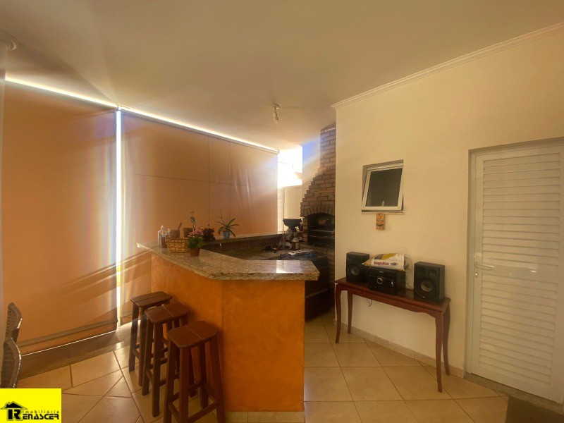 Casa de Condomínio com 4 quartos à venda, 220m² — foto 8 de 20