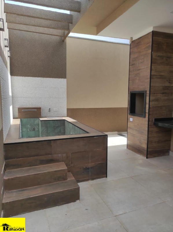 Casa com 3 quartos à venda, 120m² — foto 2 de 28