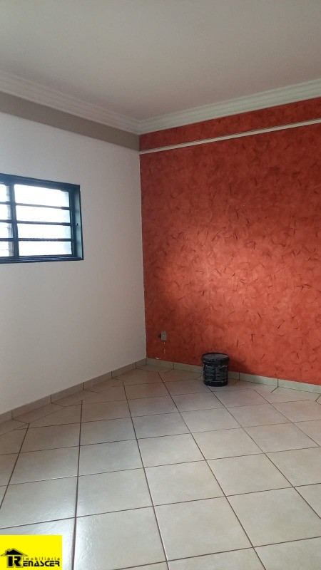 Casa com 3 quartos à venda e aluguel — foto 2 de 29