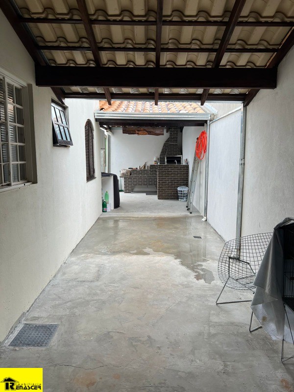 Casa com 3 quartos à venda, 136m² — foto 3 de 17