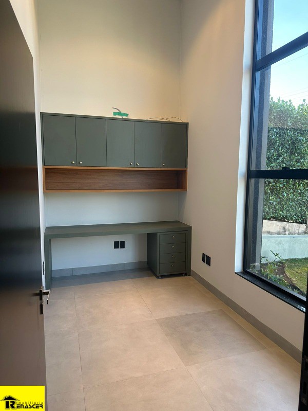Casa de Condomínio com 3 quartos à venda, 237m² — foto 3 de 7