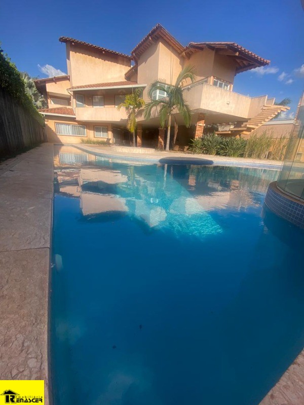 Casa de Condomínio com 4 quartos à venda e aluguel, 846m² — foto 3 de 17