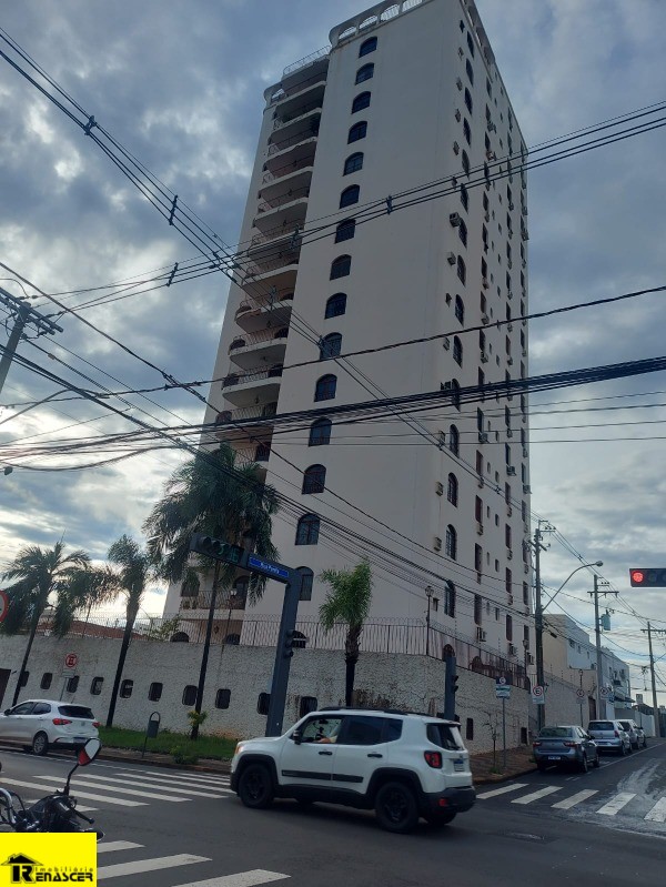 Apartamento com 4 quartos à venda, 214m² — foto 1 de 10