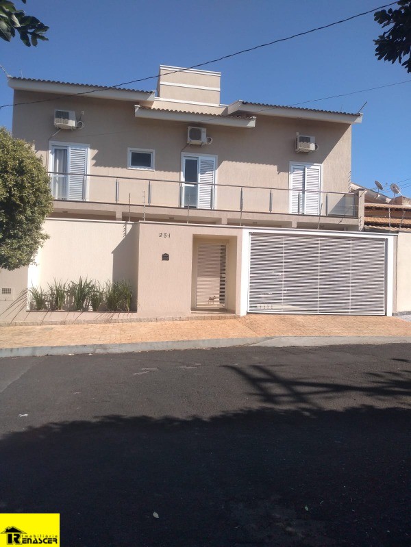 Casa com 3 quartos à venda, 126m² — foto 2 de 24