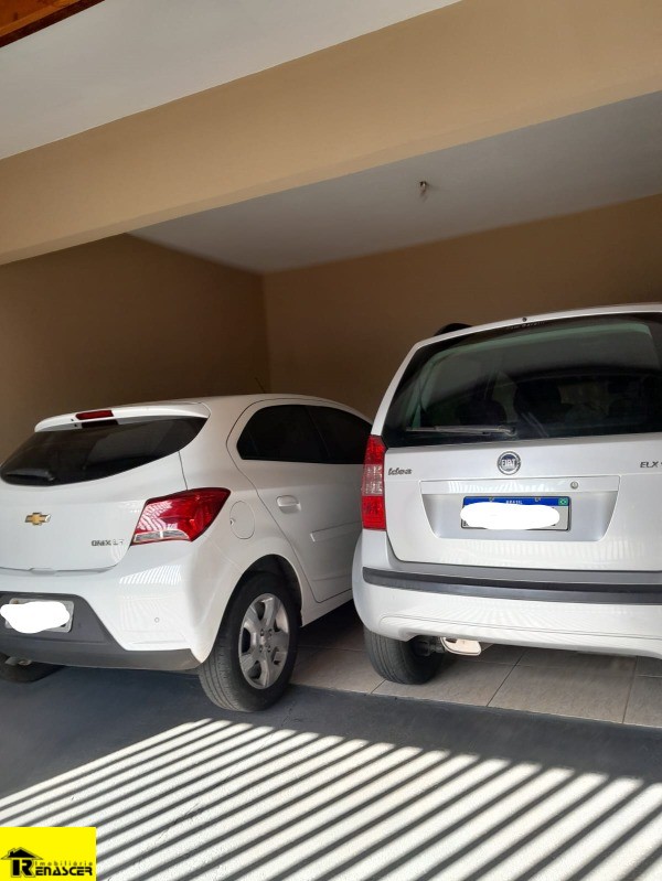 Casa com 3 quartos à venda, 137m² — foto 2 de 12