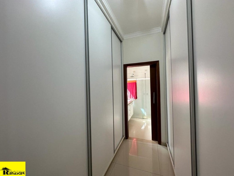 Casa de Condomínio com 3 quartos à venda, 220m² — foto 18 de 19