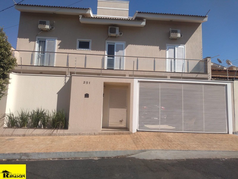 Casa com 3 quartos à venda, 126m² — foto 1 de 24