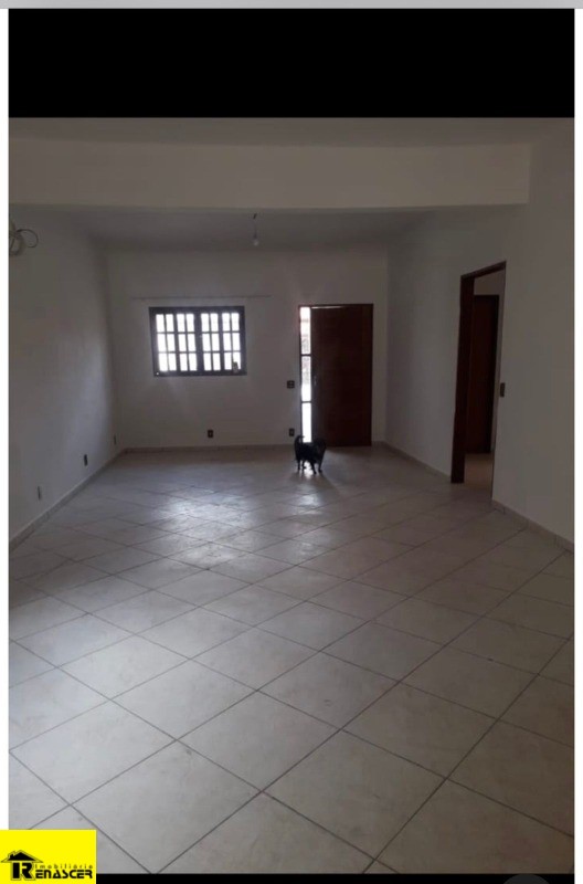 Casa com 4 quartos à venda, 250m² — foto 2 de 16