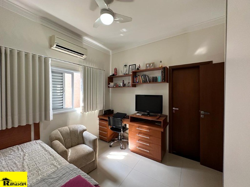 Casa de Condomínio com 3 quartos à venda, 220m² — foto 13 de 19