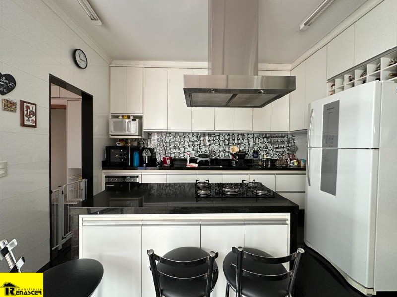 Casa de Condomínio com 3 quartos à venda, 220m² — foto 9 de 19