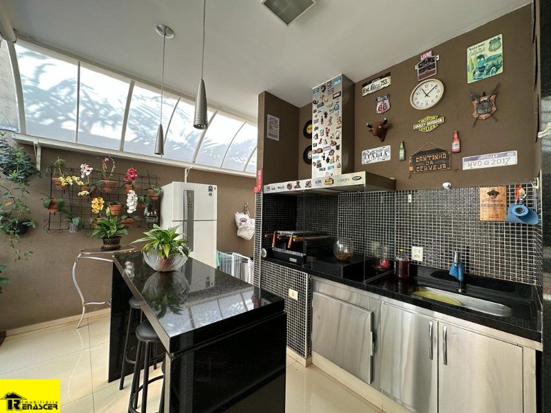 Casa de Condomínio com 3 quartos à venda, 220m² — foto 8 de 19