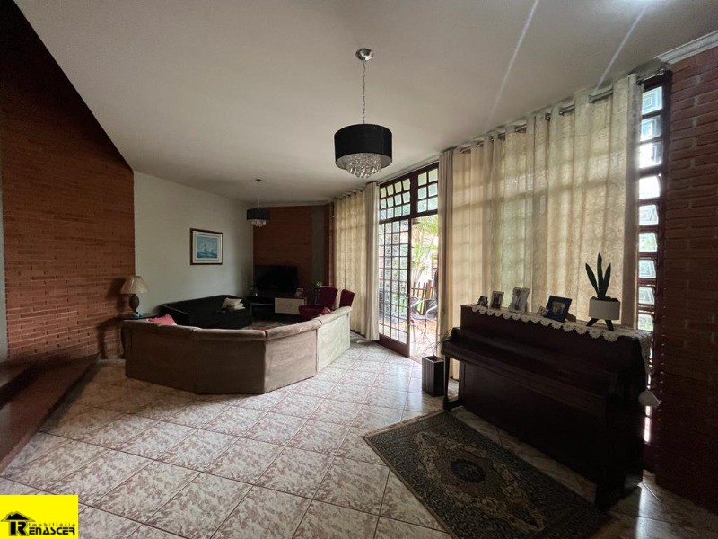 Casa com 3 quartos à venda, 240m² — foto 4 de 26