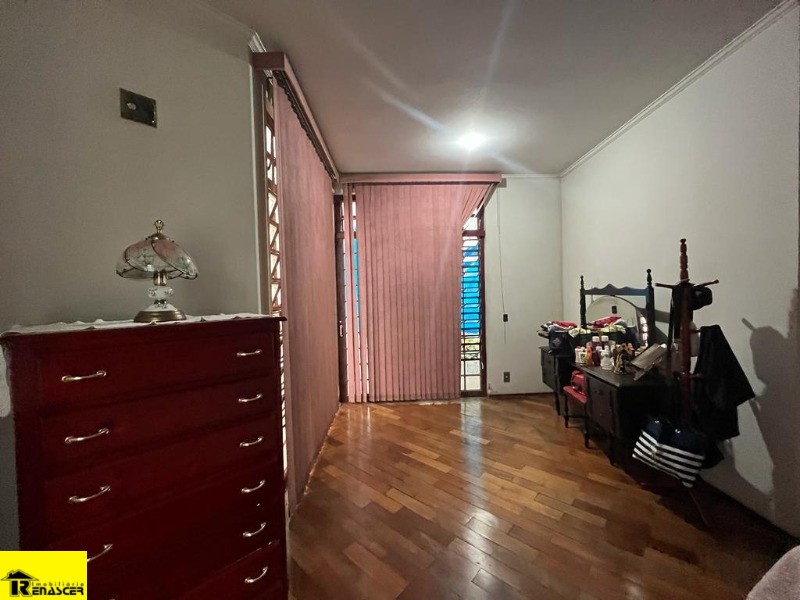 Casa com 3 quartos à venda, 240m² — foto 17 de 26