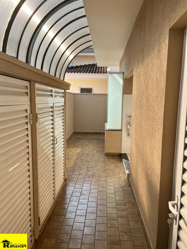 Casa de Condomínio com 3 quartos à venda e aluguel, 230m² — foto 5 de 11