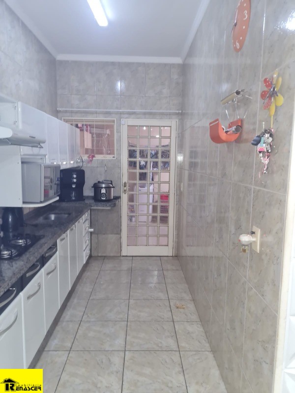 Casa com 3 quartos à venda, 178m² — foto 9 de 21