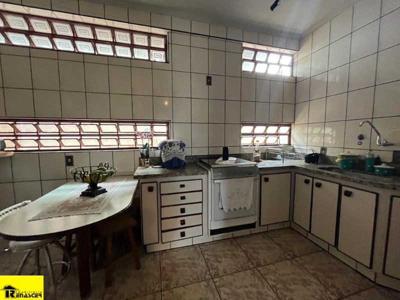 Casa com 3 quartos à venda, 240m² — foto 7 de 26
