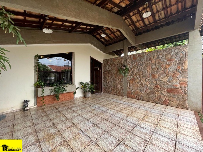 Casa com 3 quartos à venda, 240m² — foto 1 de 26