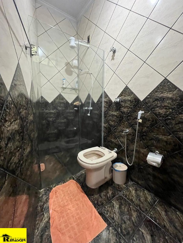 Casa com 3 quartos à venda, 240m² — foto 16 de 26