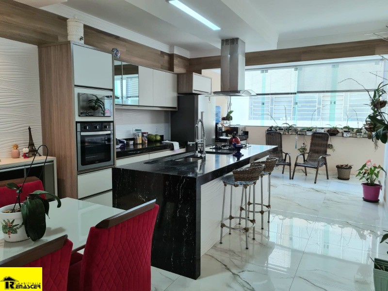 Apartamento com 4 quartos à venda, 190m² — foto 1 de 34