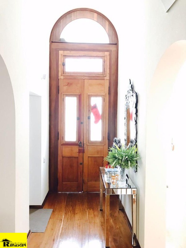 Casa com 4 quartos à venda, 630m² — foto 2 de 34