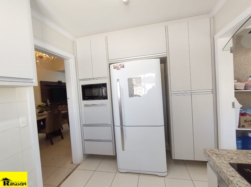 Casa de Condomínio com 4 quartos à venda, 220m² — foto 4 de 43