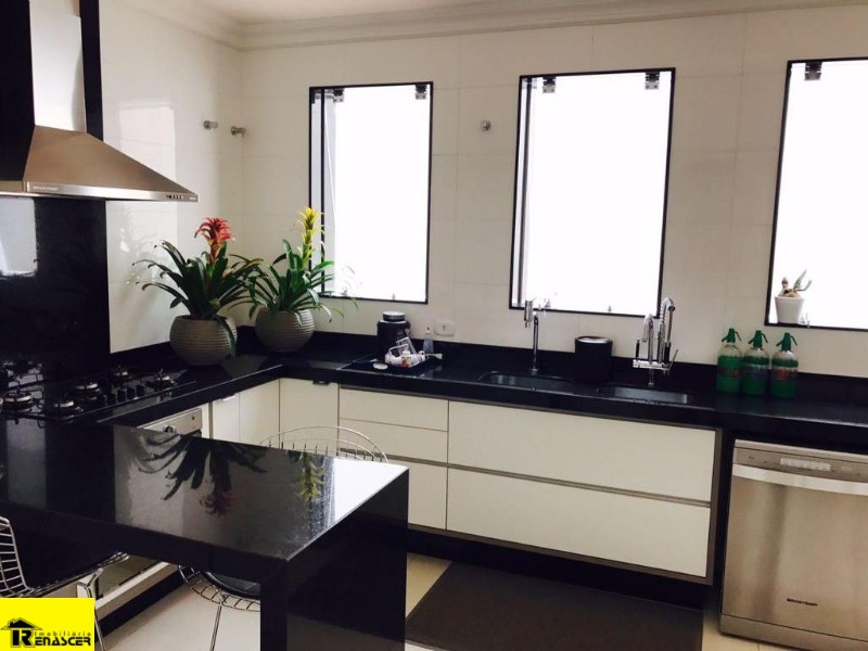 Casa com 4 quartos à venda, 630m² — foto 13 de 34