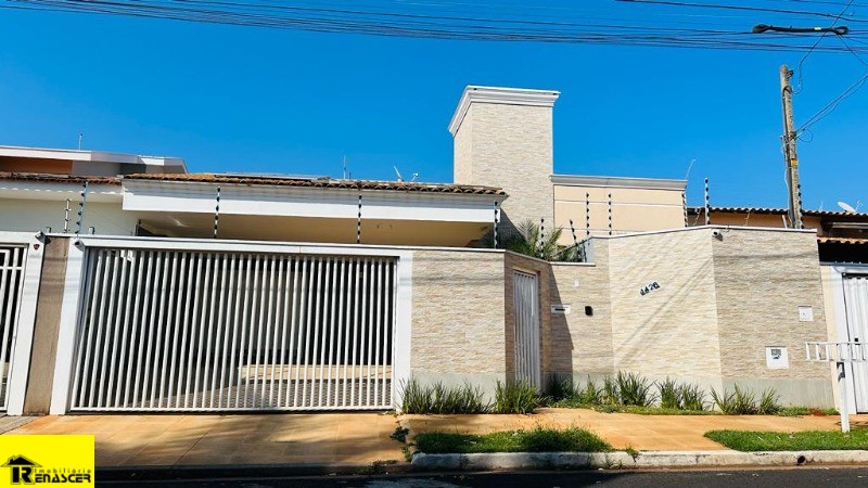 Casa com 3 quartos à venda e aluguel, 200m² — foto 1 de 32