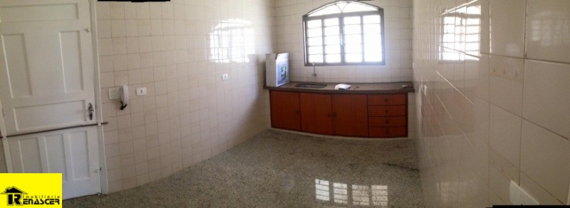 Casa com 4 quartos à venda e aluguel, 180m² — foto 2 de 10