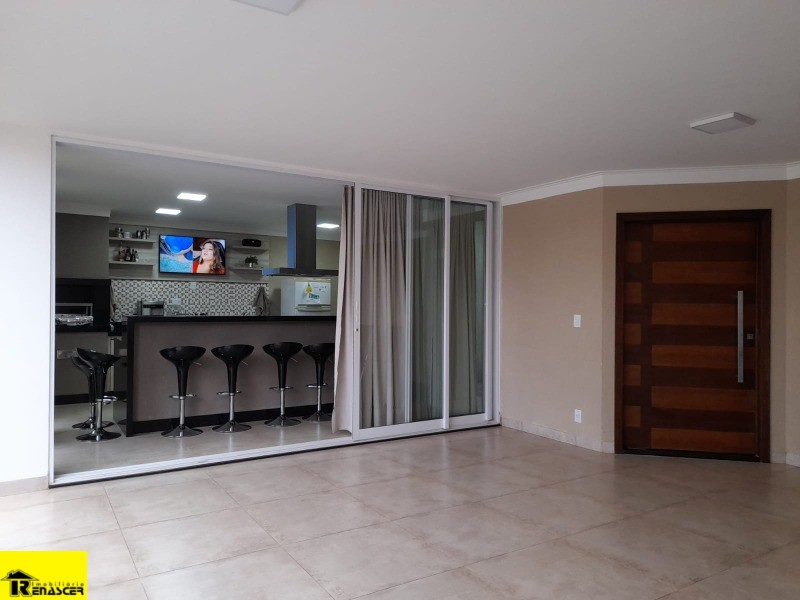 Casa com 3 quartos à venda, 158m² — foto 2 de 20
