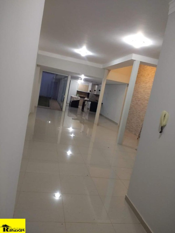 Casa com 3 quartos à venda e aluguel, 200m² — foto 3 de 32