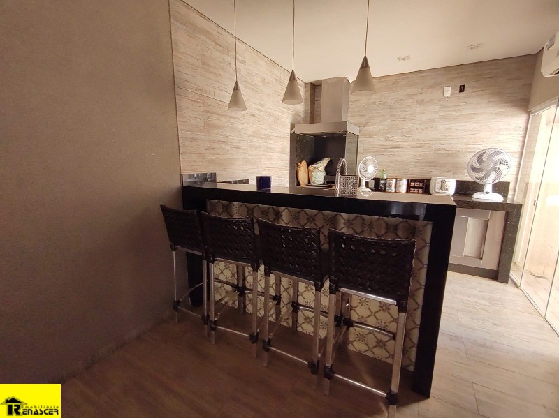 Casa de Condomínio com 4 quartos à venda, 220m² — foto 15 de 43
