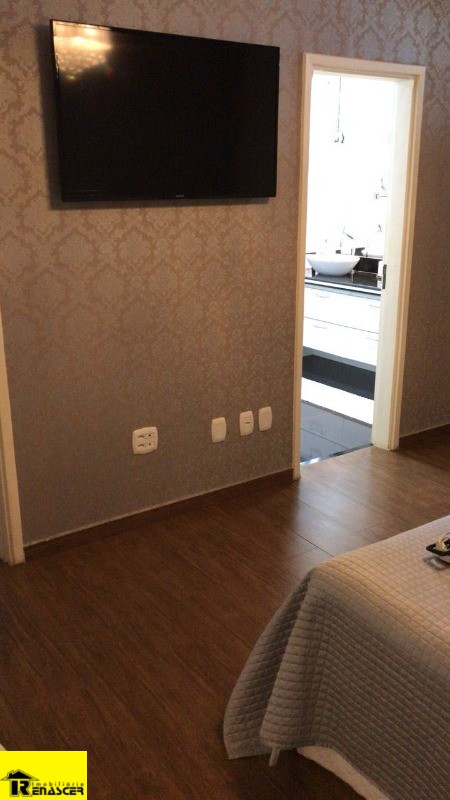 Casa com 4 quartos à venda, 630m² — foto 17 de 34