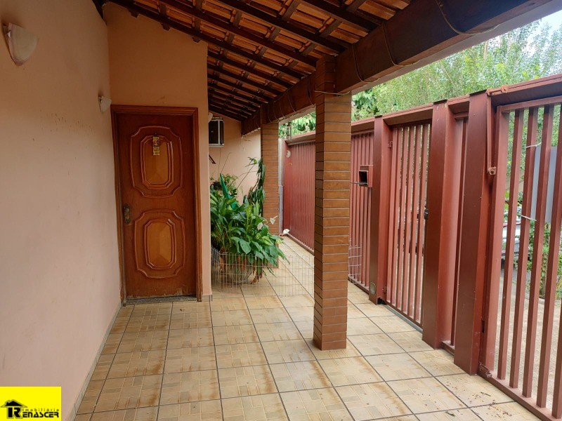 Casa com 4 quartos à venda, 158m² — foto 1 de 23
